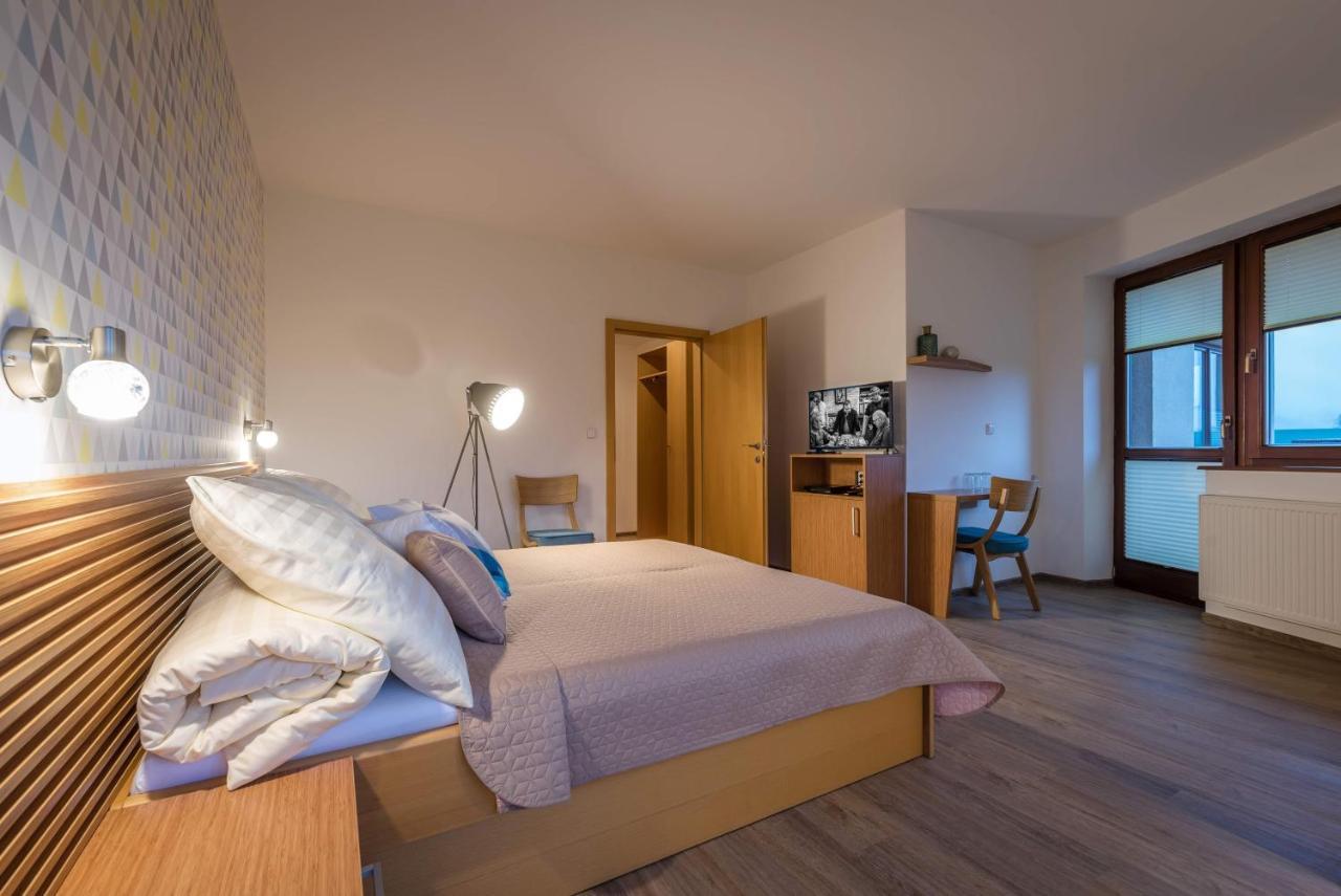 Moment - Bistro & Ubytovanie Hotel Batizovce Buitenkant foto
