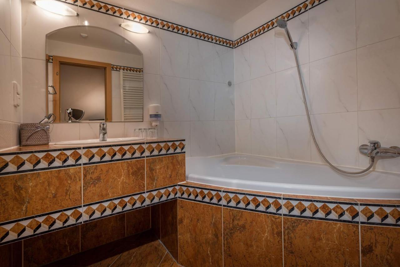Moment - Bistro & Ubytovanie Hotel Batizovce Buitenkant foto
