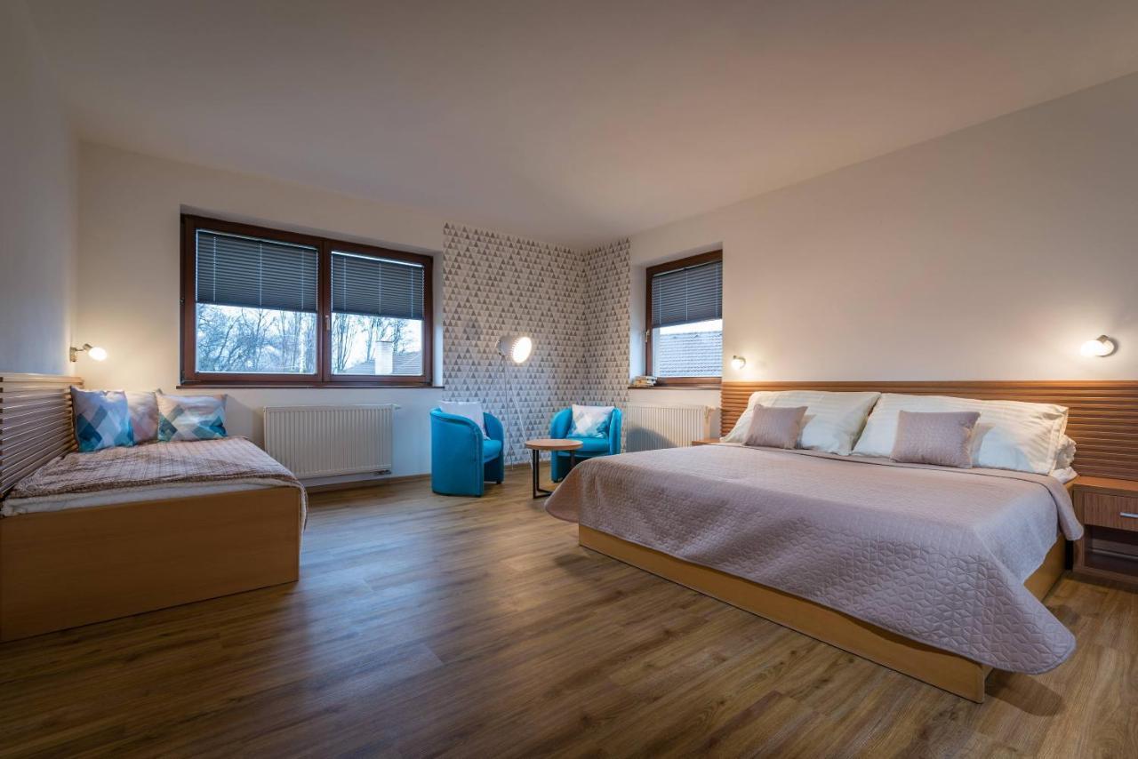Moment - Bistro & Ubytovanie Hotel Batizovce Buitenkant foto