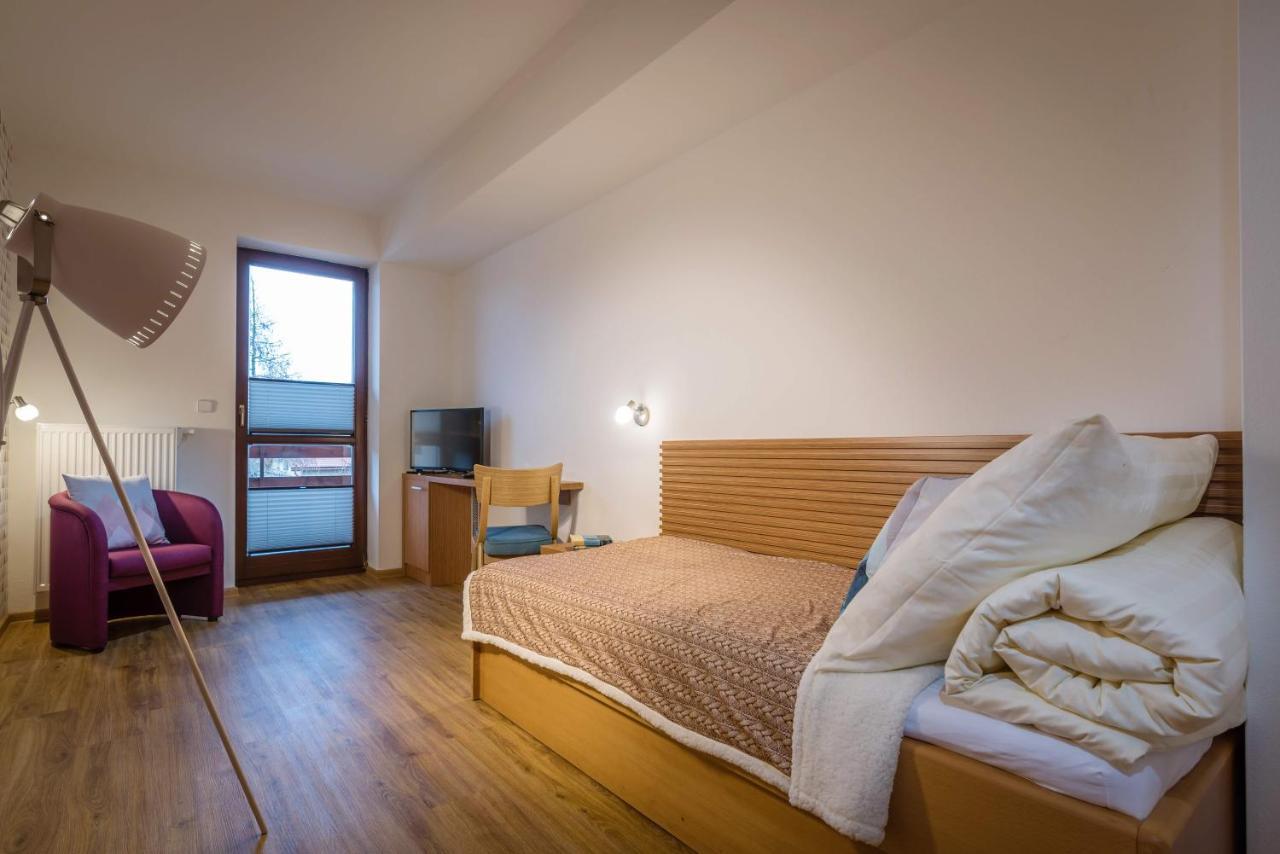 Moment - Bistro & Ubytovanie Hotel Batizovce Buitenkant foto