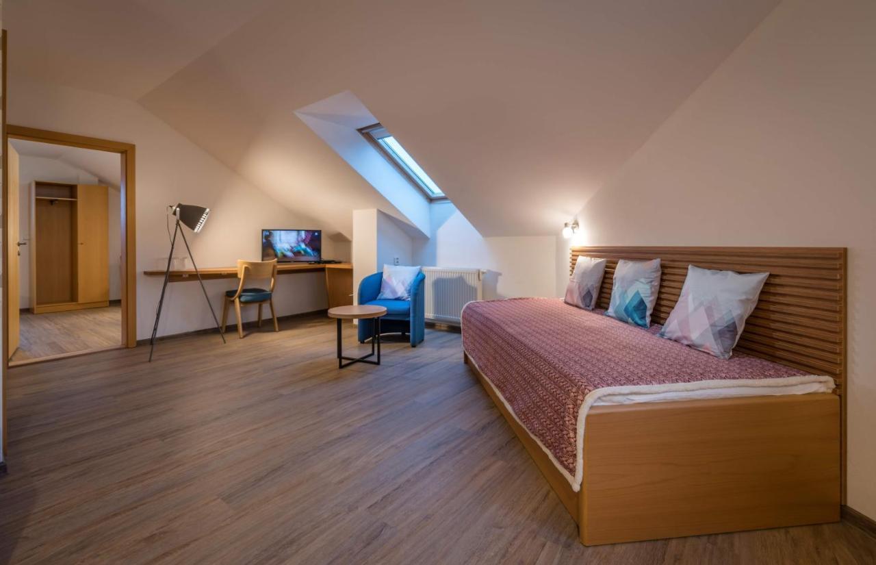 Moment - Bistro & Ubytovanie Hotel Batizovce Buitenkant foto